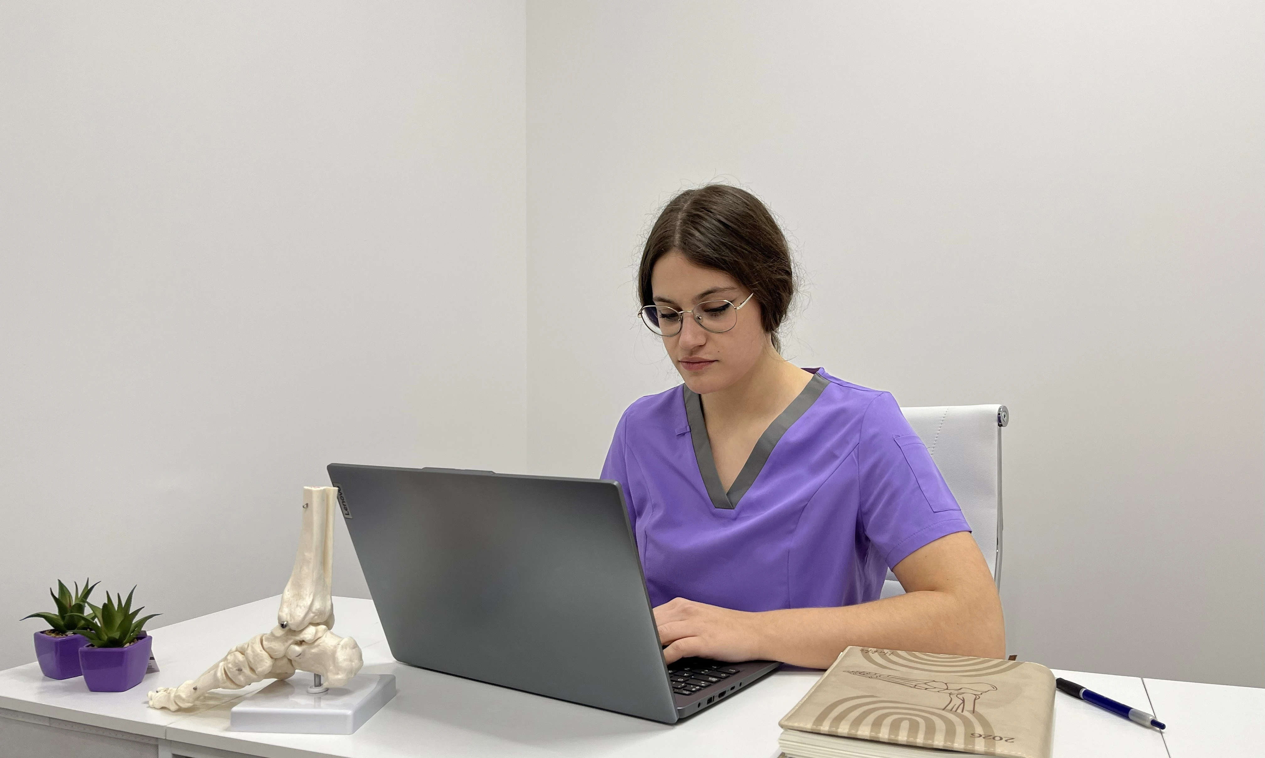 Miranda Yeste Sánchez, podóloga de la Clínica Aquiles en Baza