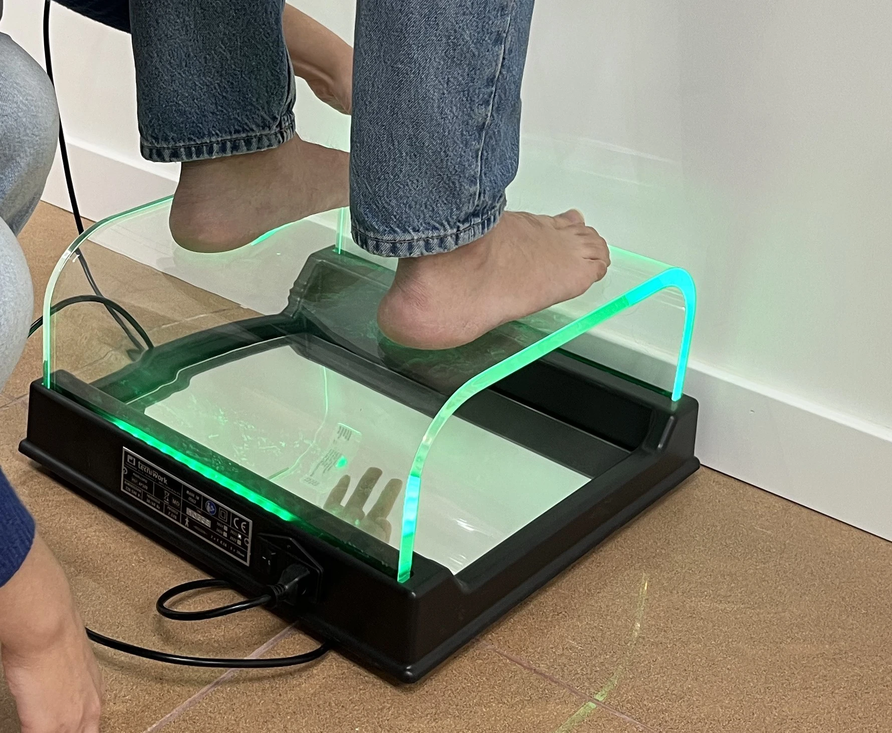 Podólogo atendiendo a un paciente